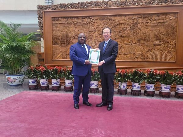 Read more about the article New Ambassador Presents Letter of Credence to Chinese Foreign Ministry