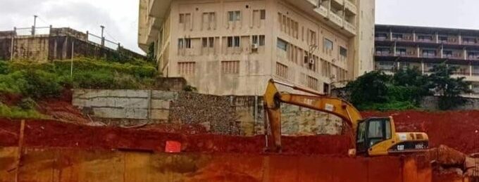 Read more about the article  Excavation Near Bintumani Hotel Sparks Community Concern