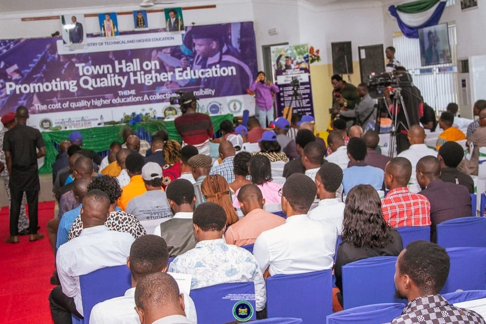 Read more about the article Government Holds Townhall Meeting to Promote Quality Education