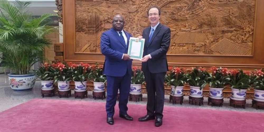 Amb. Abu Bakarr Karim presenting copies of his letter of credence to the Chinese Foreign Ministry in Beijing