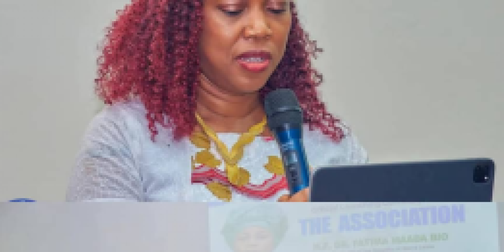 First Lady Urges Bloggers to be Apolitical