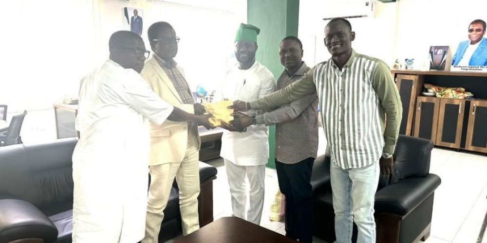 Press Attaches Donate Hundred